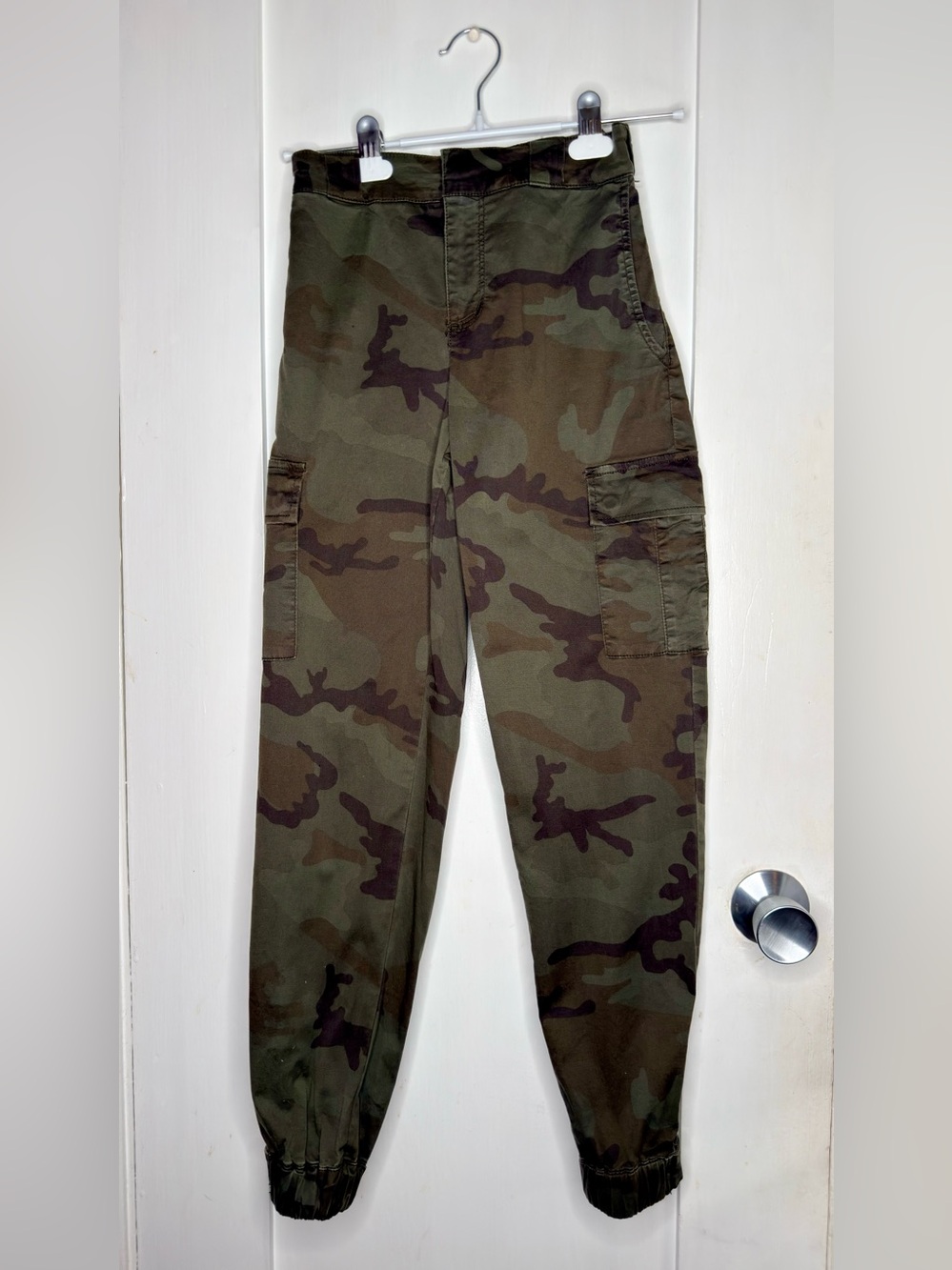 Sanctuary Women’s Cargo Pants - Green Camo